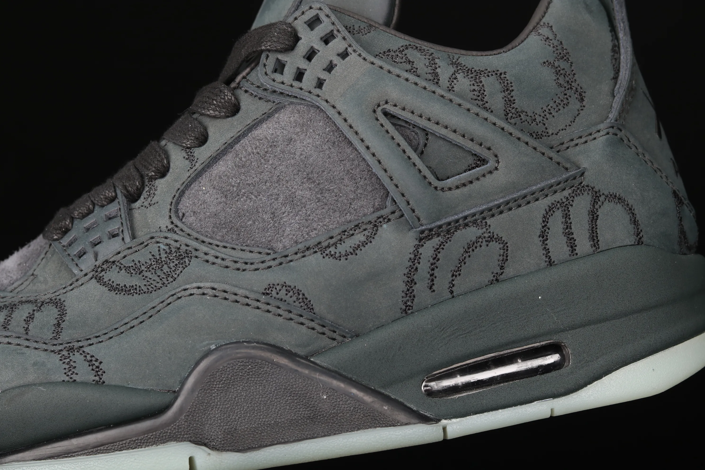 All categories Air Jordan Jordan series basketball shoes Air Jordan 4 Pure original Kaws x Air Jordan 4 Black AJ4 black suede luminous limited edition 930155-001